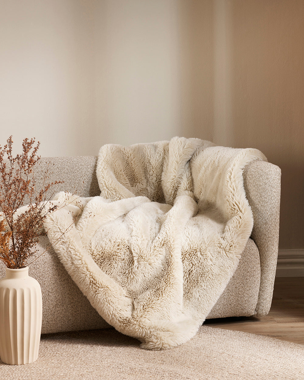 PELE ECRU FAUX FUR THROW