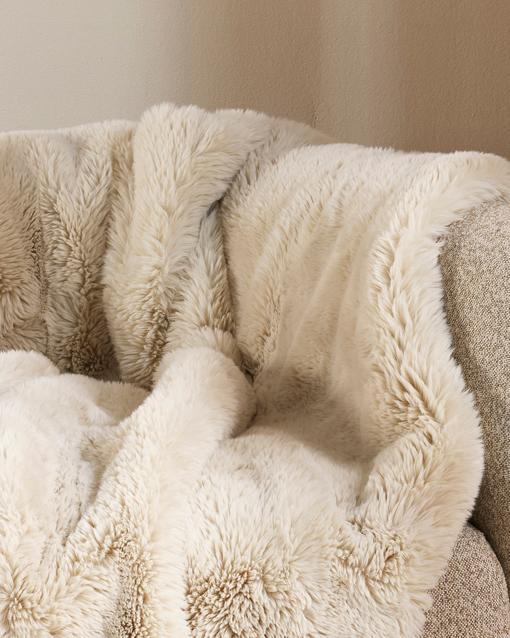 PELE ECRU FAUX FUR THROW